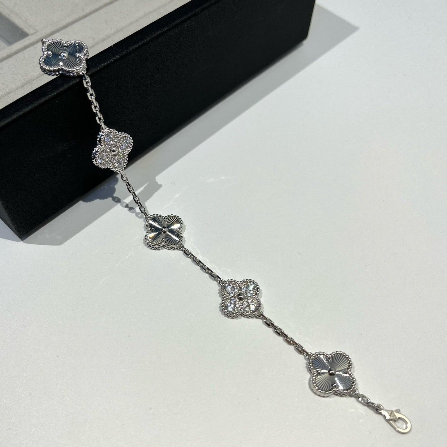 [Royal Jewellery] CLOVER 5 MOTIF LASER BRACELET COLLECTION