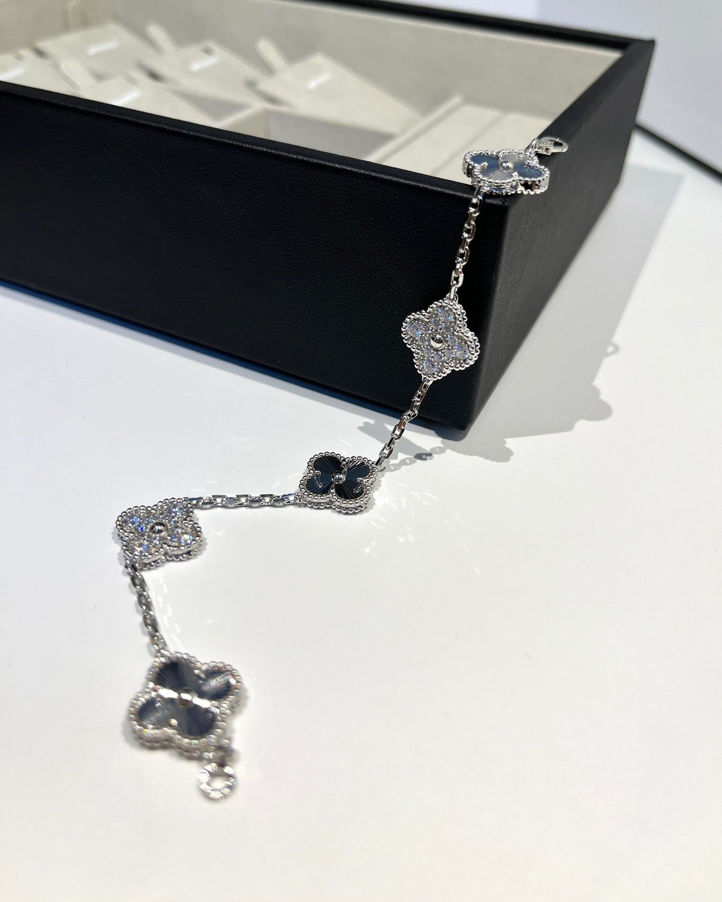 [Royal Jewellery]CLOVER 5 MOTIF SILVER DIAMOND BRACELET