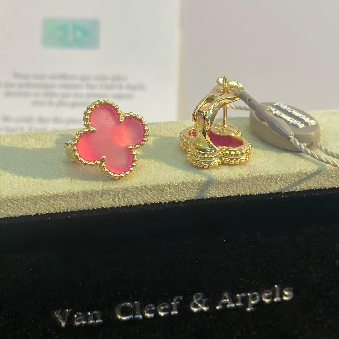 [Royal Jewellery]NEW CLOVER 15MM PINK ENAMEL STUD EARRINGS
