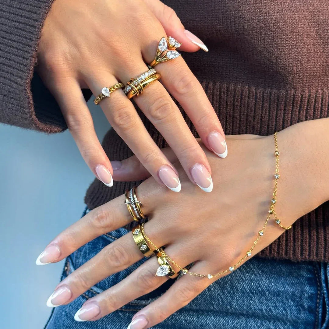 {
  "Royal&Vicky": "ロイヤル＆ヴィッキー",
  "Chastity Diamond Ring Stack": "チャスティティ ダイヤモンド リング スタック"
}