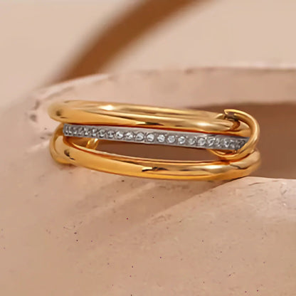 {
  "Royal&Vicky": "ロイヤル＆ヴィッキー",
  "Chastity Diamond Ring Stack": "チャスティティ ダイヤモンド リング スタック"
}