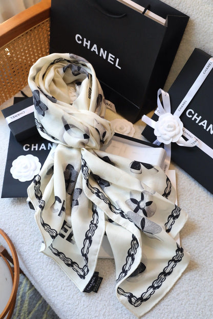 SCARF 180 CM IN WHITE FLOWER MONOGRAM SILK AND CASHMERE 401133