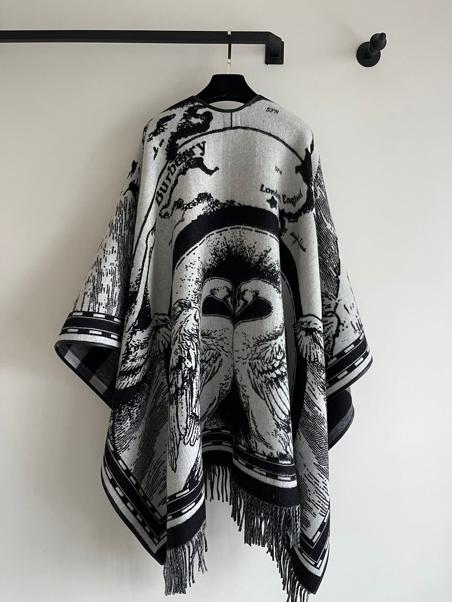 SWAN CAPE IN BLACK MIX WHITE CASHMERE 402246