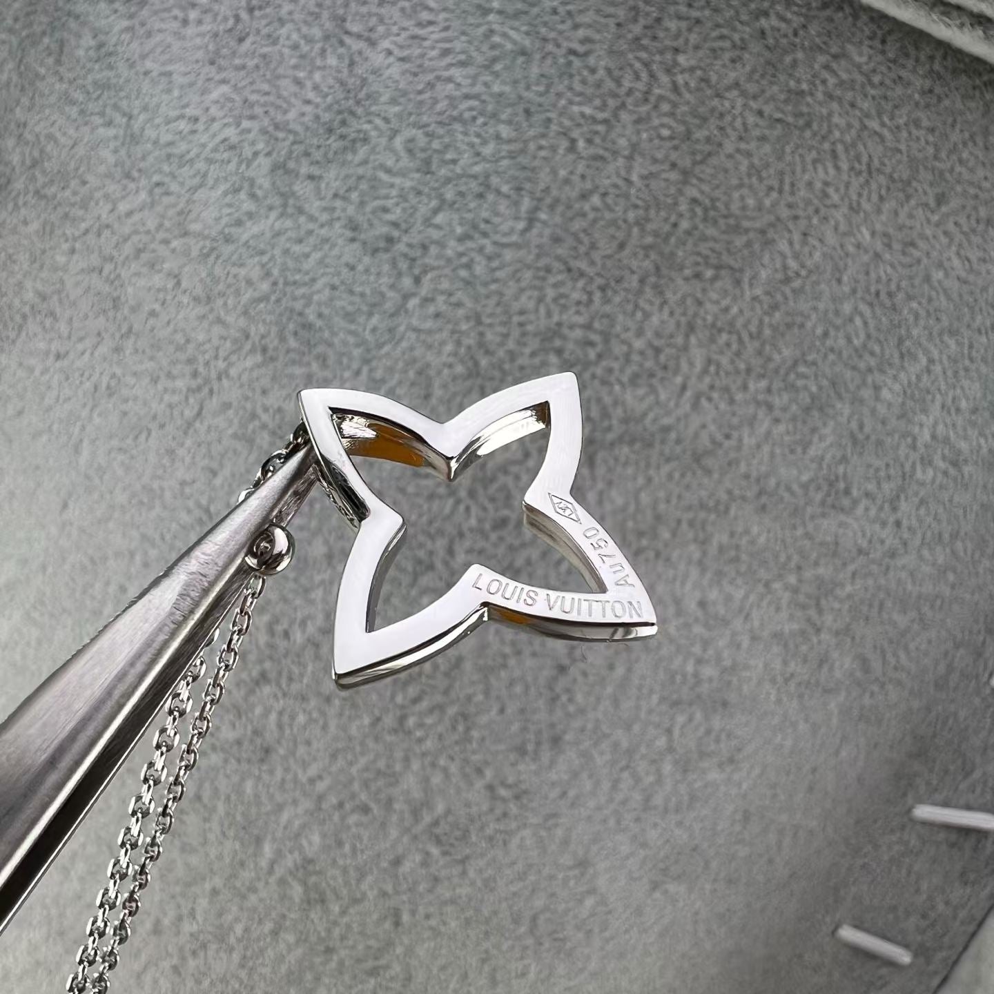 [Royal Jewellery]FOUR-LEAF CLOVER OPENWORK NECKLACE
