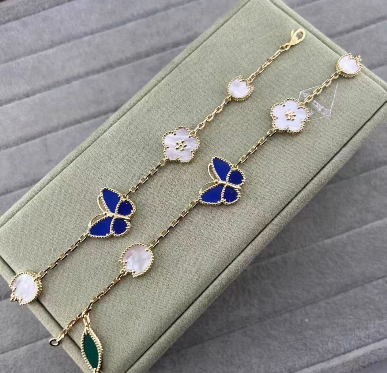 [Royal Jewellery ]LUCKY SPRING GOLD BLUESTONE WHITE MOTHER-OF-PEARL BRACELET
