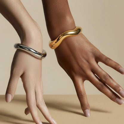 {
  "Royal&Vicky": "Royal&Vicky",
  "Zaria Asymmetrical Gold Bangle": "Zaria アシンメトリーゴールドバングル"
}