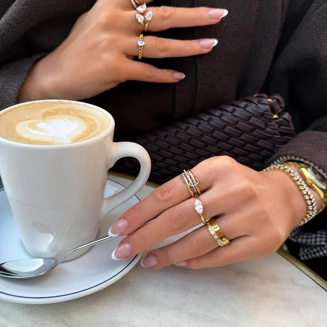 {
  "Royal&Vicky": "ロイヤル＆ヴィッキー",
  "Chastity Diamond Ring Stack": "チャスティティ ダイヤモンド リング スタック"
}