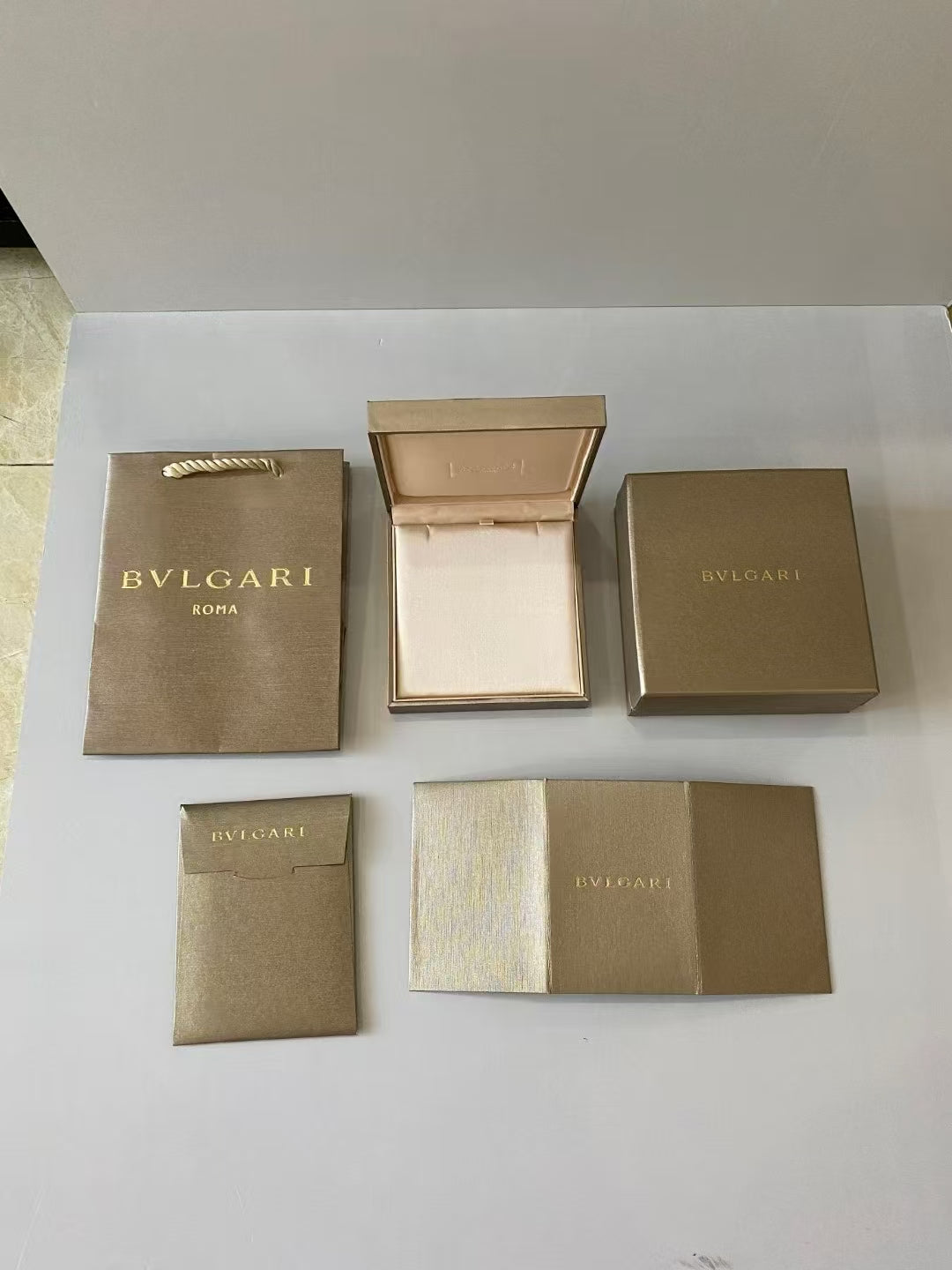 [Royal Jewellery ]BV BRACELET NECKLACE RING BOX GIFT BAG