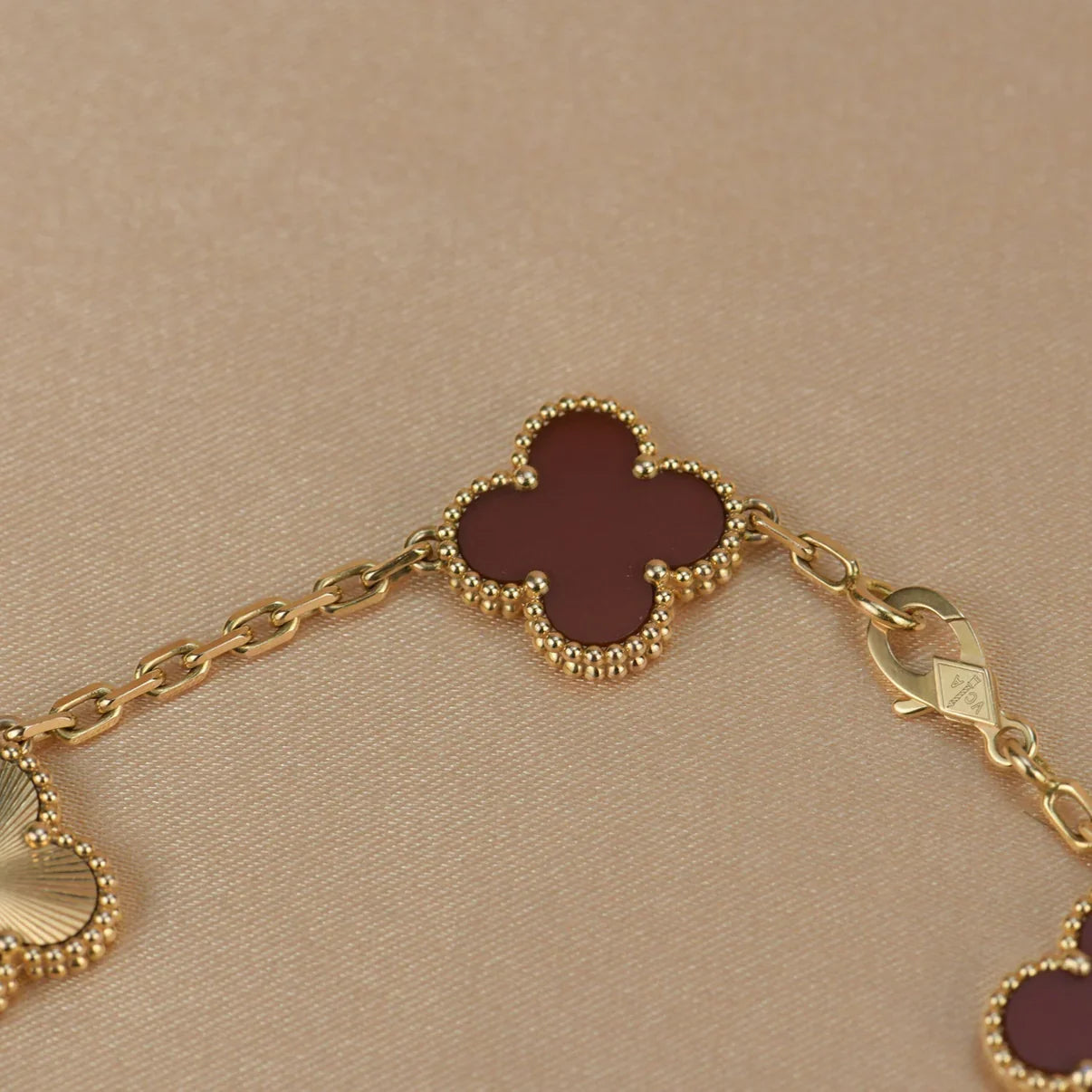 [Royal Jewellery] CLOVER 5 MOTIF RED CORNELIAN BRACELET COLLECTION