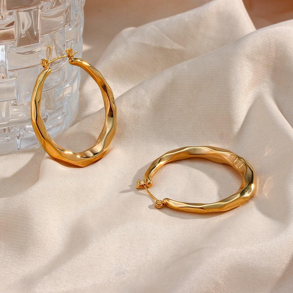 {"Royal&Vicky":"Royal&Vicky","Aire Hoop Earrings":"エアー・フープピアス"}