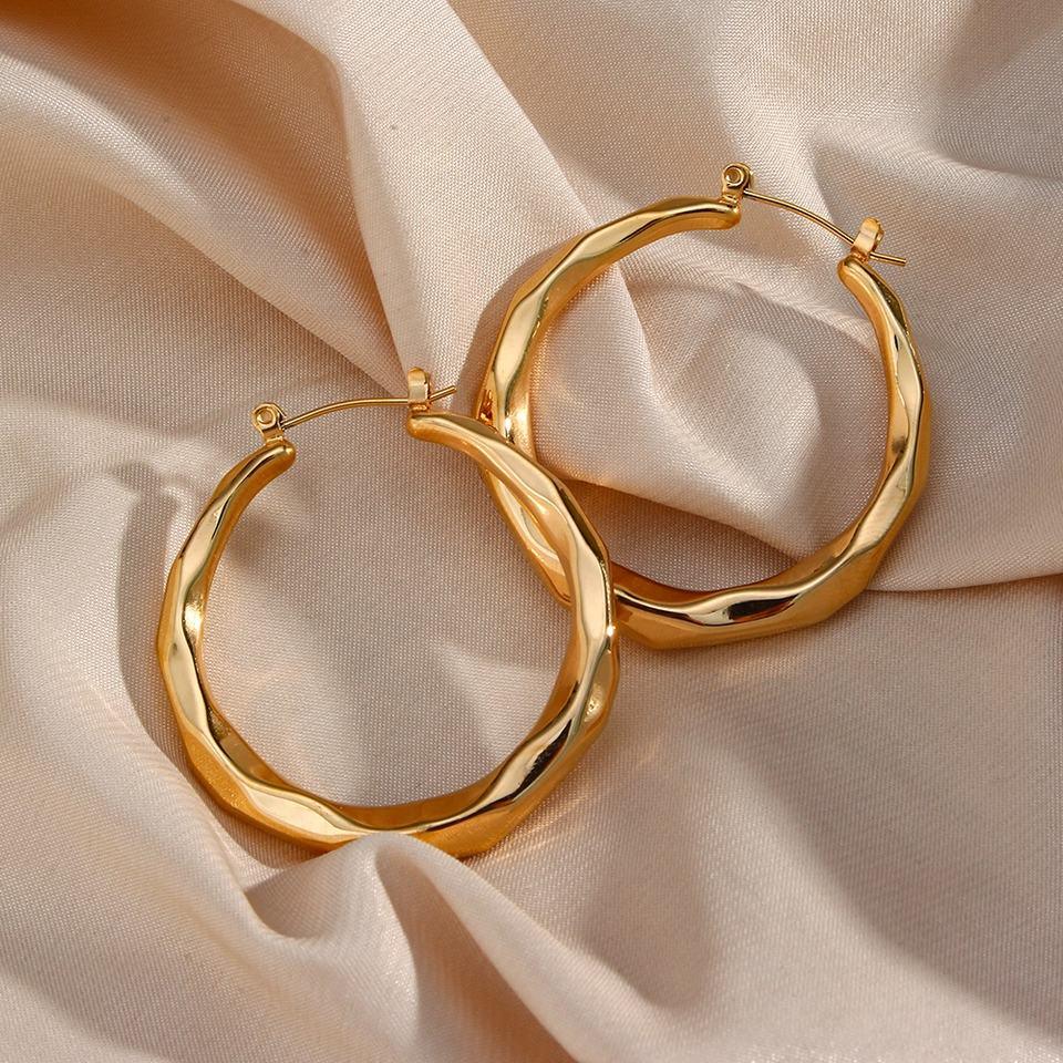 {"Royal&Vicky":"Royal&Vicky","Aire Hoop Earrings":"エアー・フープピアス"}