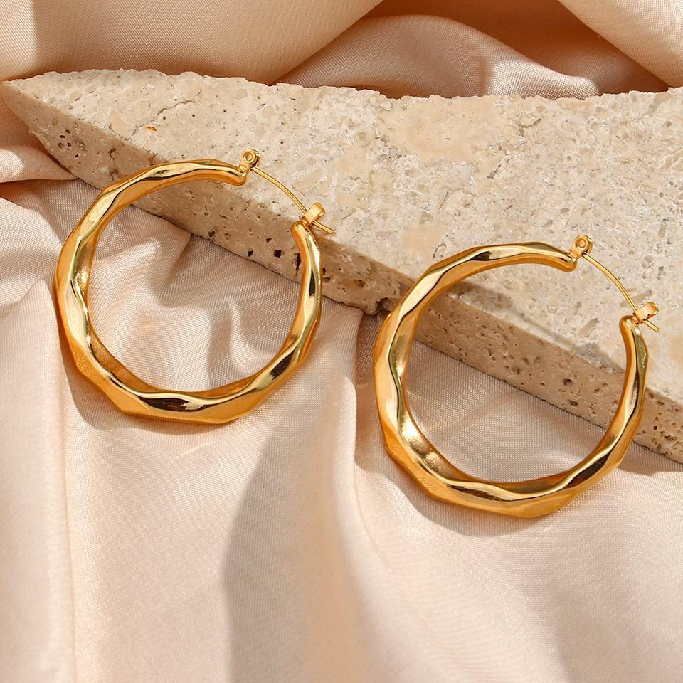 {"Royal&Vicky":"Royal&Vicky","Aire Hoop Earrings":"エアー・フープピアス"}