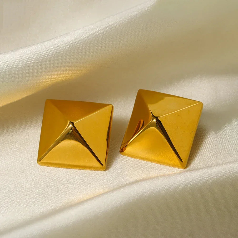 {"Royal&Vicky":"[Royal&Vicky]","Barbara Gold Earrings":"バーバラ ゴールドピアス"}