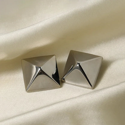 {"Royal&Vicky":"[Royal&Vicky]","Barbara Gold Earrings":"バーバラ ゴールドピアス"}