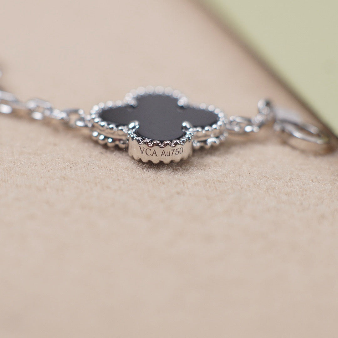 [Royal Jewellery]CLOVER 5 MOTIF ONYXS  BRACELET SILVER