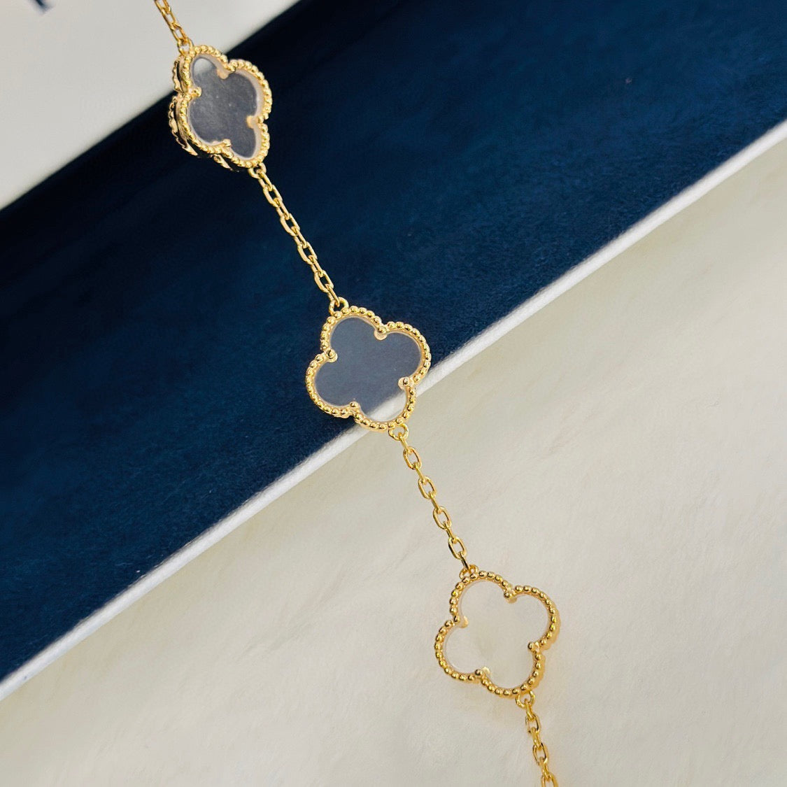 [Royal Jewellery]CLOVER 5 MOTIF ROCK CRYSTAL PINK GOLD BRACELET