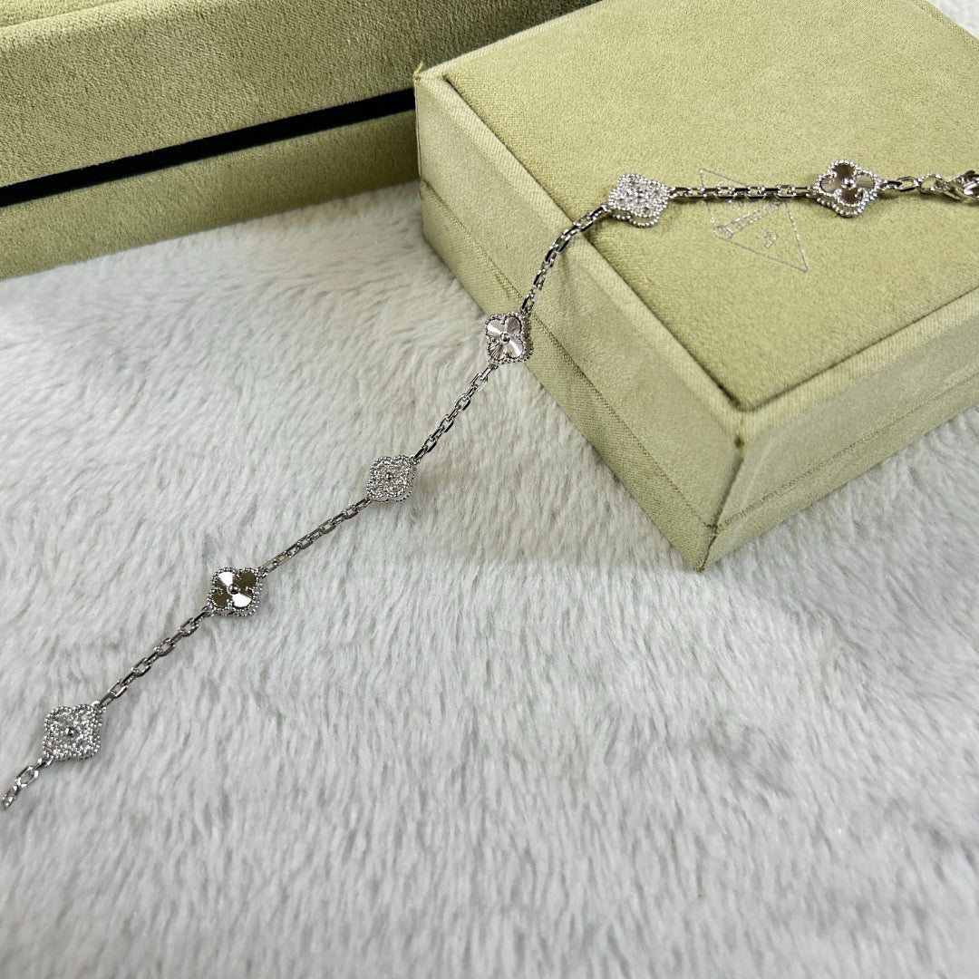 [Royal Jewellery]CLOVER 6 MOTIF DIAMOND LASER BRACELET