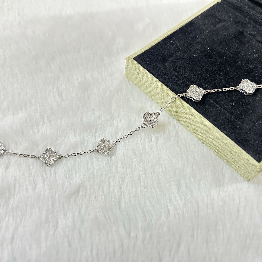 [Royal Jewellery]CLOVER 6 MOTIF DIAMOND BRACELET