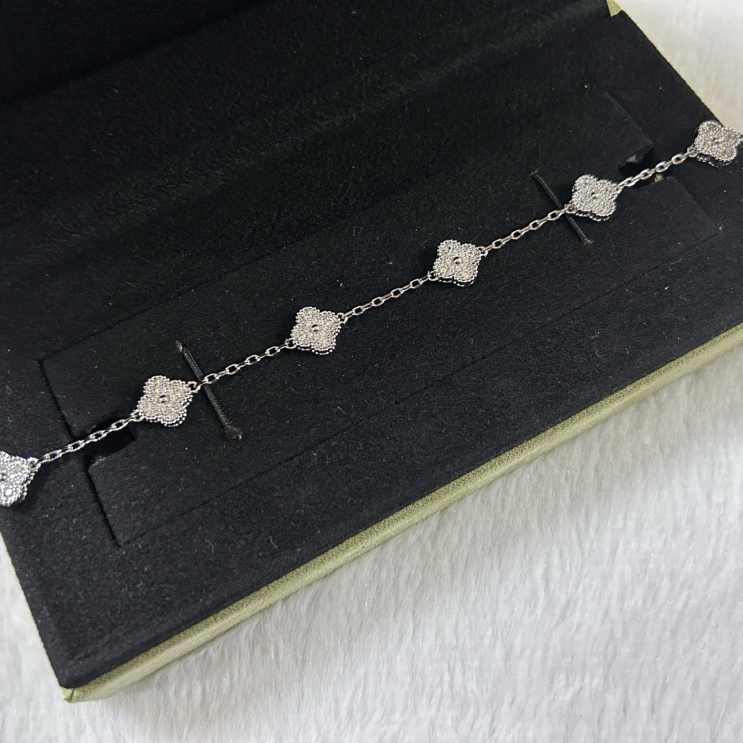 [Royal Jewellery]CLOVER 6 MOTIF DIAMOND BRACELET