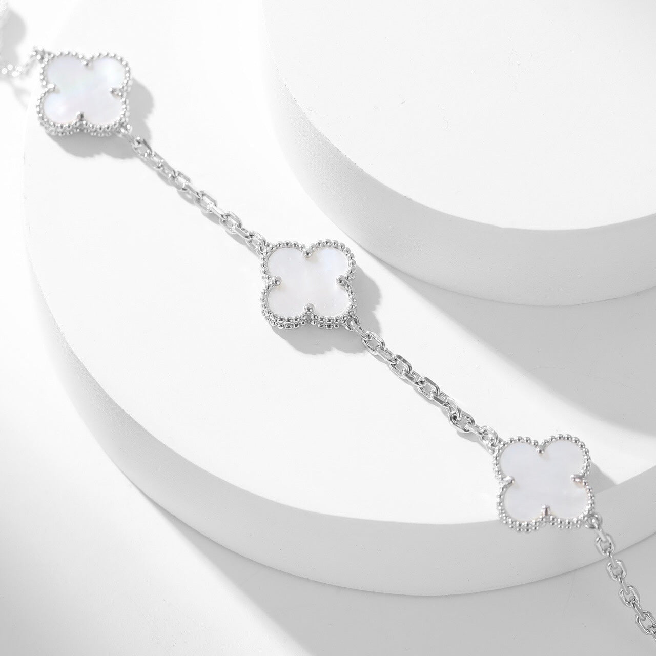 [ROYAL]CLOVERS THE 10-MOTIFS WHITE MOTHER OF PEARL NECKLACE