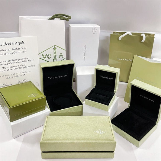 [Royal Jewellery]VA CLOVER BRACELET NECKLACE RING BOX GIFT BAG