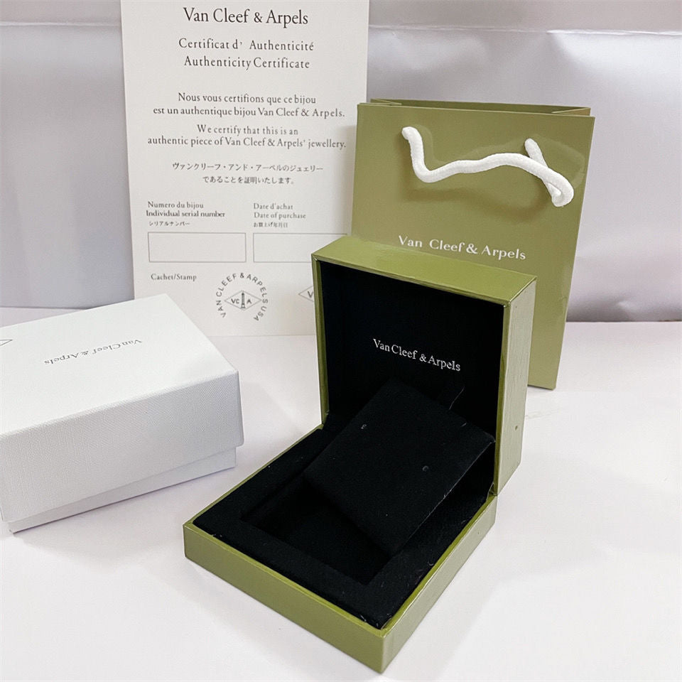[Royal Jewellery]VA CLOVER BRACELET NECKLACE RING BOX GIFT BAG