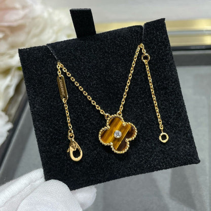 [ROYAL]CLOVER 15MM DIAMOND AND YELLOW TIGER'S EYE AGATE necklace