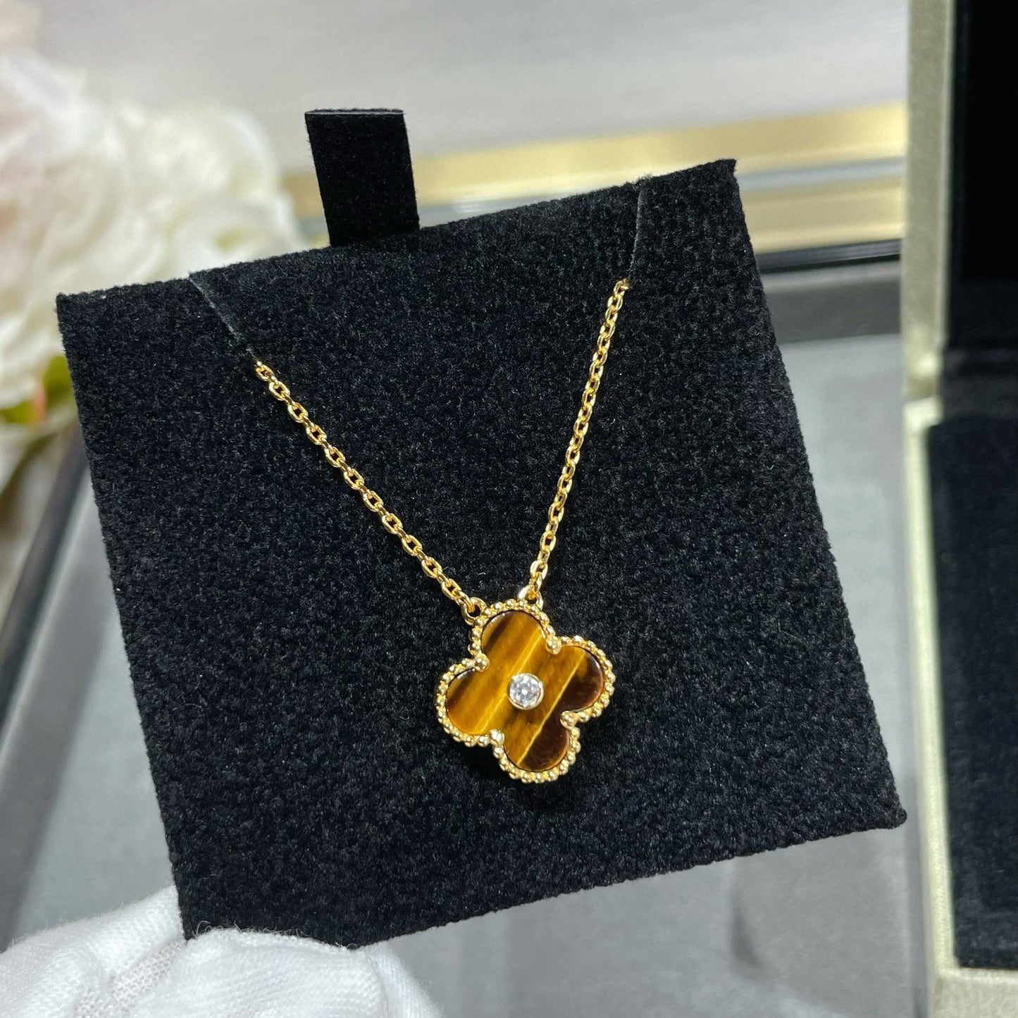 [ROYAL]CLOVER 15MM DIAMOND AND YELLOW TIGER'S EYE AGATE necklace