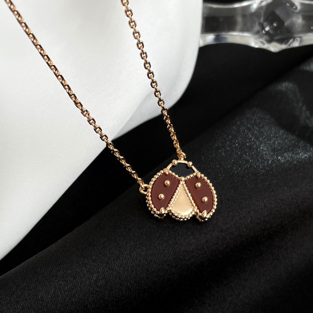 [ROYAL]LUCKY  CARNELIANS LADYBUG NECKLACE