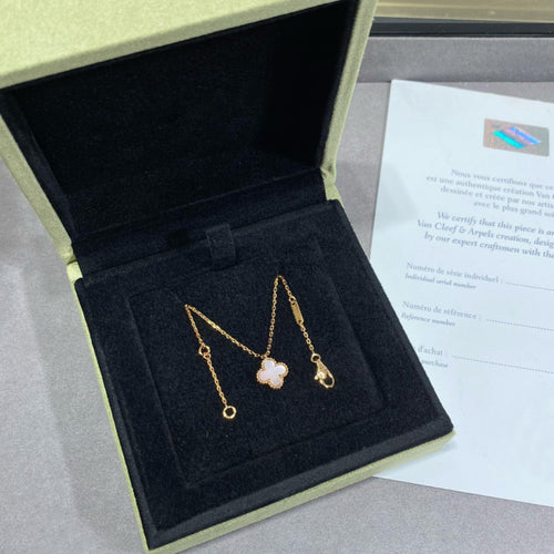 [Royal&Vicky]CLOVER 9.5MM PINK MOTHER OF PEARL SINGLE FLOWER NECKLACE