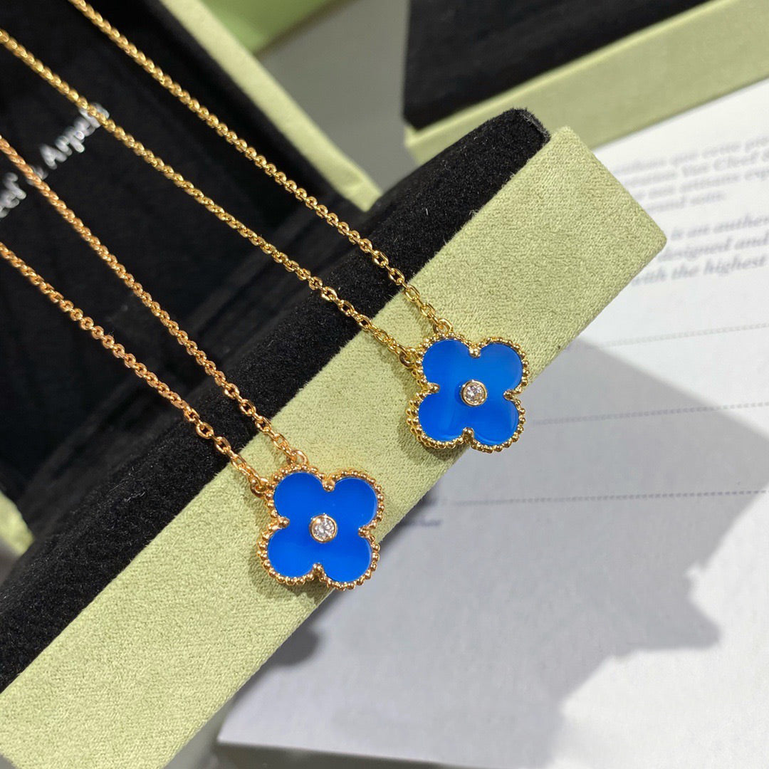 [ROYAL]CLOVER 15MM DIAMOND AND BLUE AGATE NECKLACE