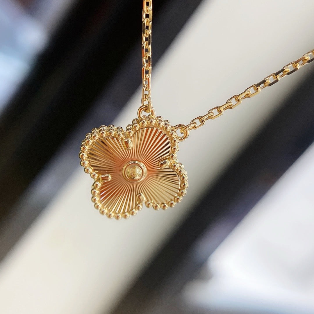 Royal Jewellery]CLOVER 15MM LASER NECKLACE