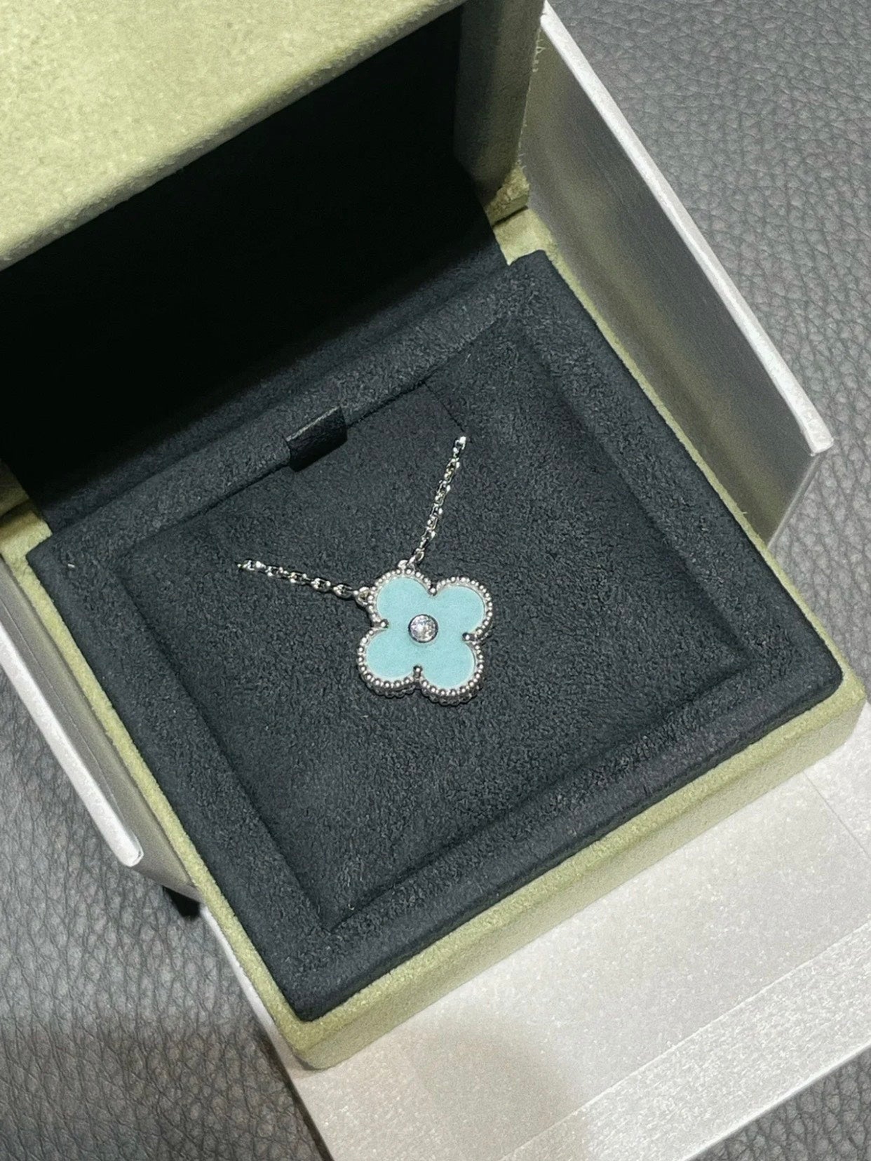 [ROYAL]CLOVER 1 DIAMOND LIGHT BLUE SILVER NECKLACE