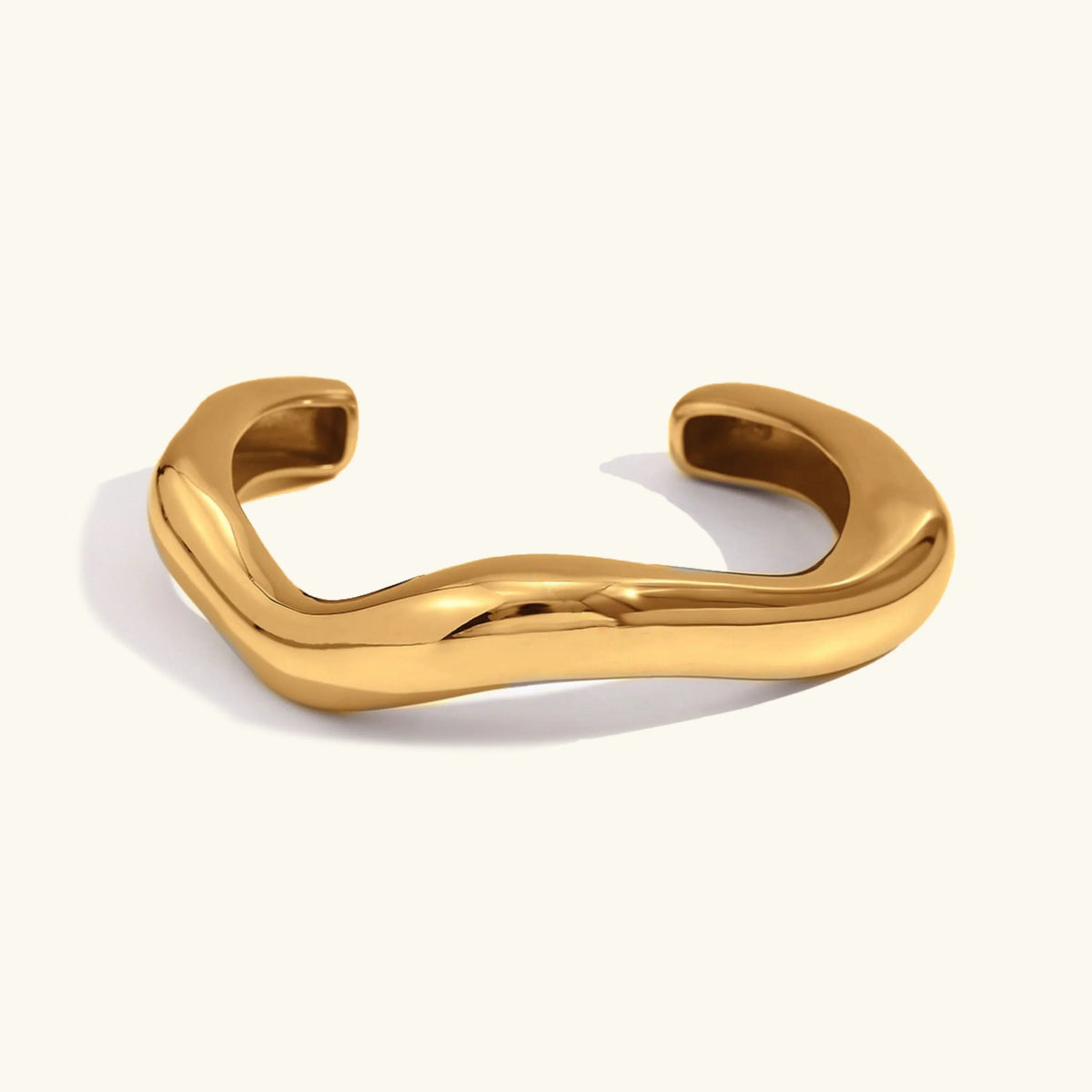 {
  "Royal&Vicky": "Royal&Vicky",
  "Zaria Asymmetrical Gold Bangle": "Zaria アシンメトリーゴールドバングル"
}