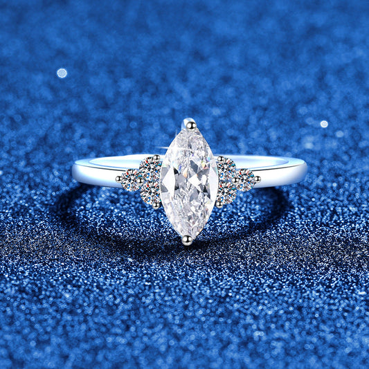 [Royal&Vicky]ELEGANT MARQUISE CUT MOISSANITE RING WITH SIDE ACCENTS