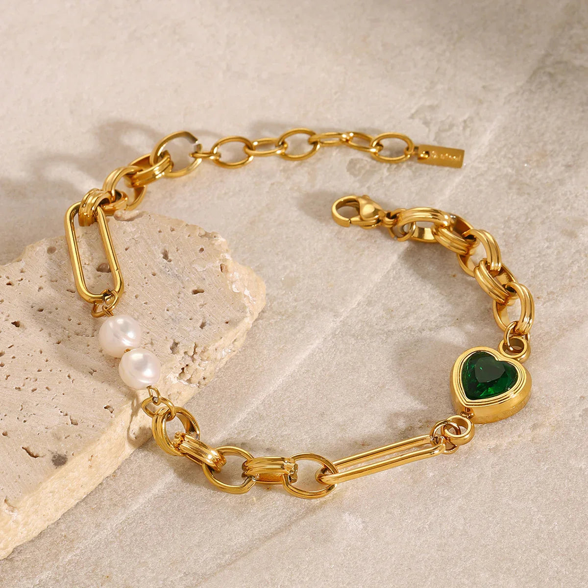 {
  "[Royal&Vicky]Maddison Pearl Chain Gold Bracelet": "[Royal&Vicky] マディソン パールチェーン ゴールドブレスレット"
}