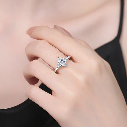 [Royal&Vicky]ELEGANT MARQUISE CUT MOISSANITE RING WITH SIDE ACCENTS