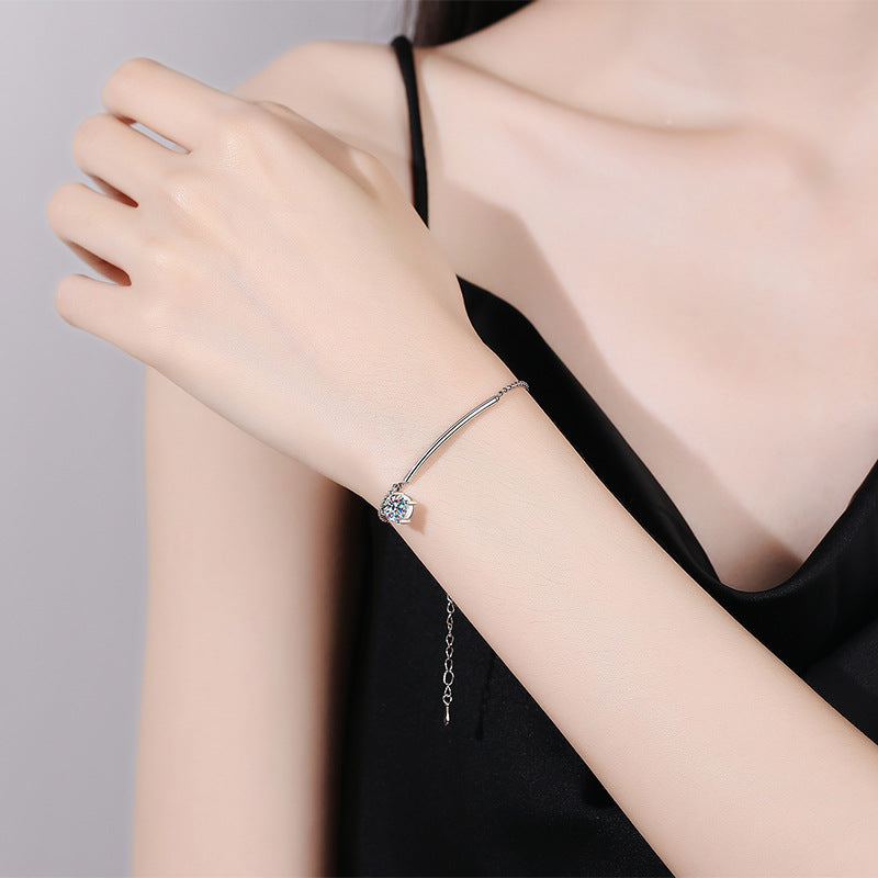 [Royal&Vicky]ELEGANT HALF-MOON CURVE MOISSANITE BRACELET