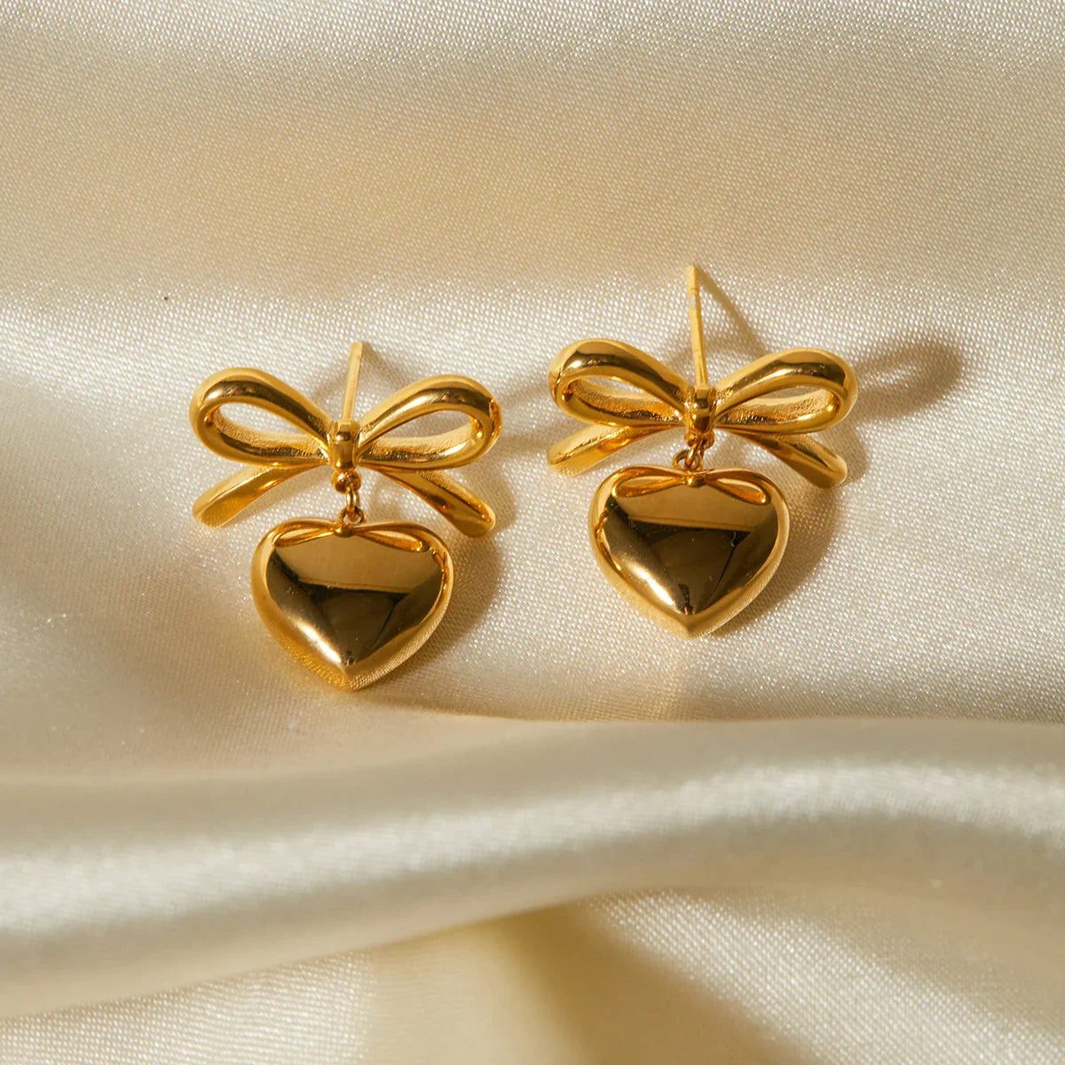 [Royal&Vicky]Rowanne French Knot Gold Heart Ohrringe