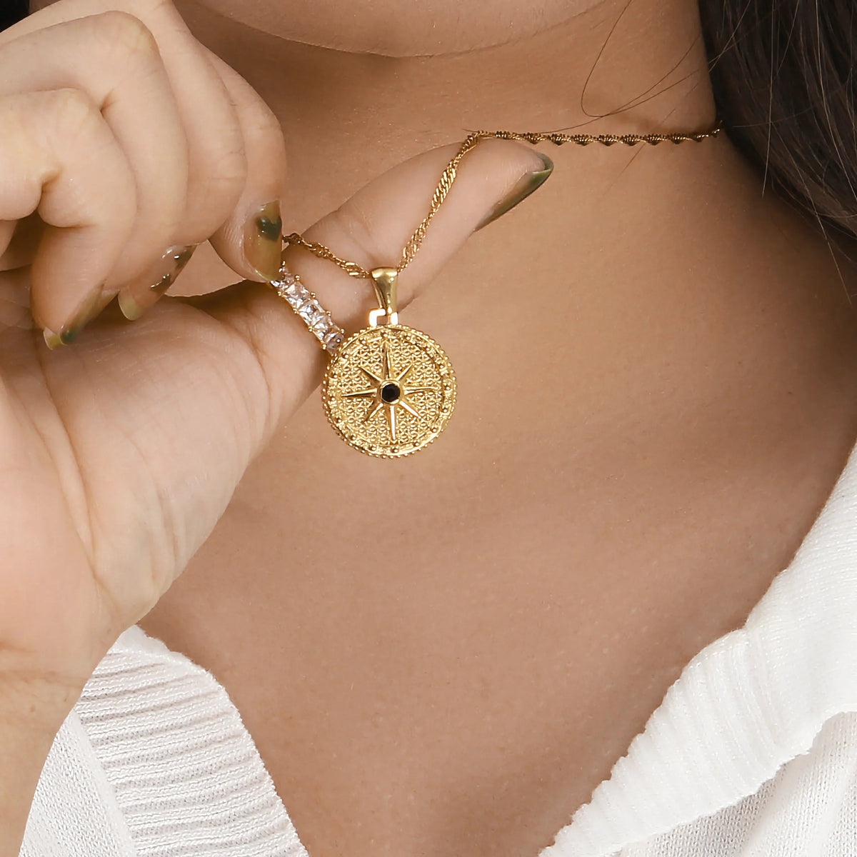 {"[Royal&Vicky]Ellie Compass Necklace": "【Royal&Vicky】エリー・コンパスネックレス"}