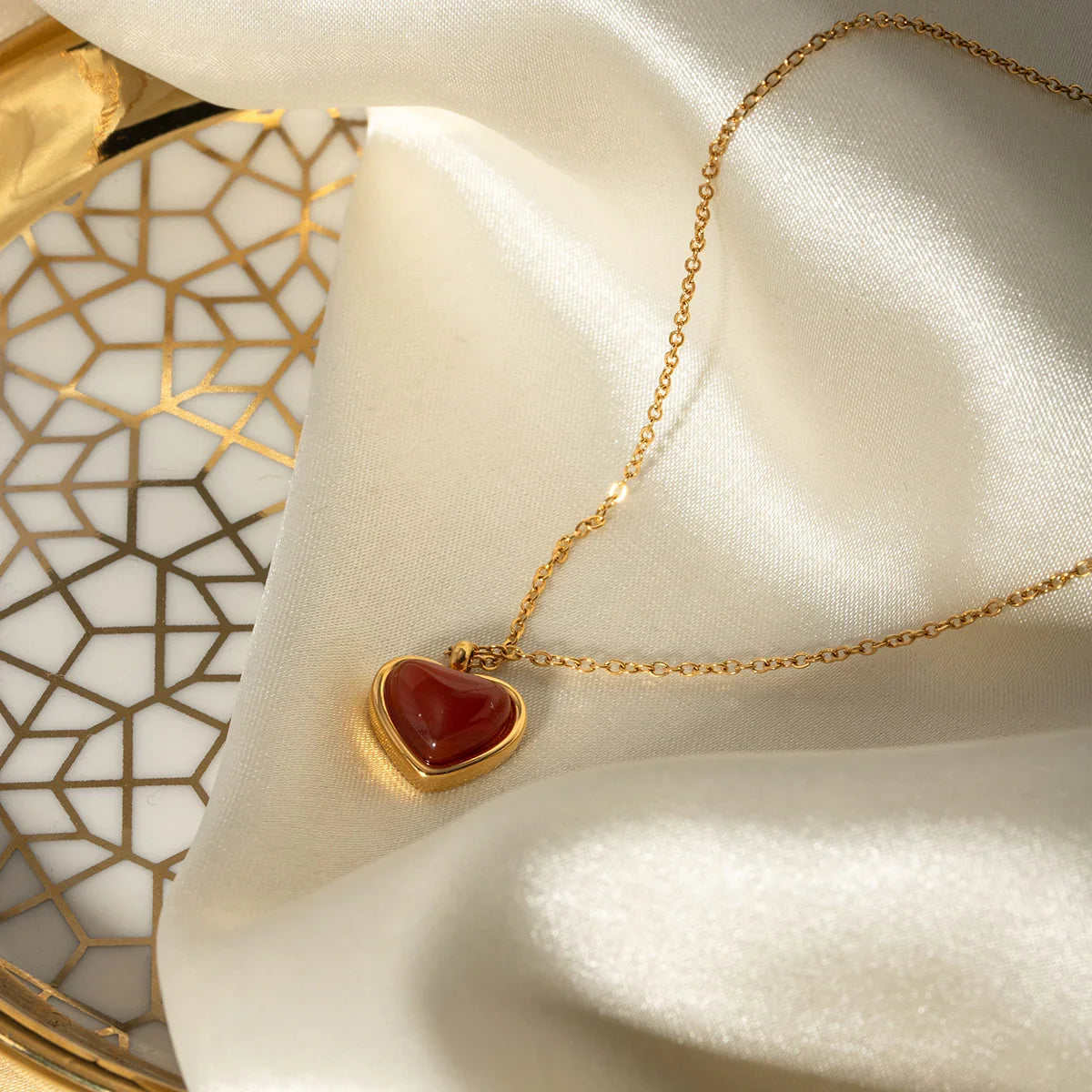 {"[Royal&Vicky]Cecily Gold Heart Necklace"}