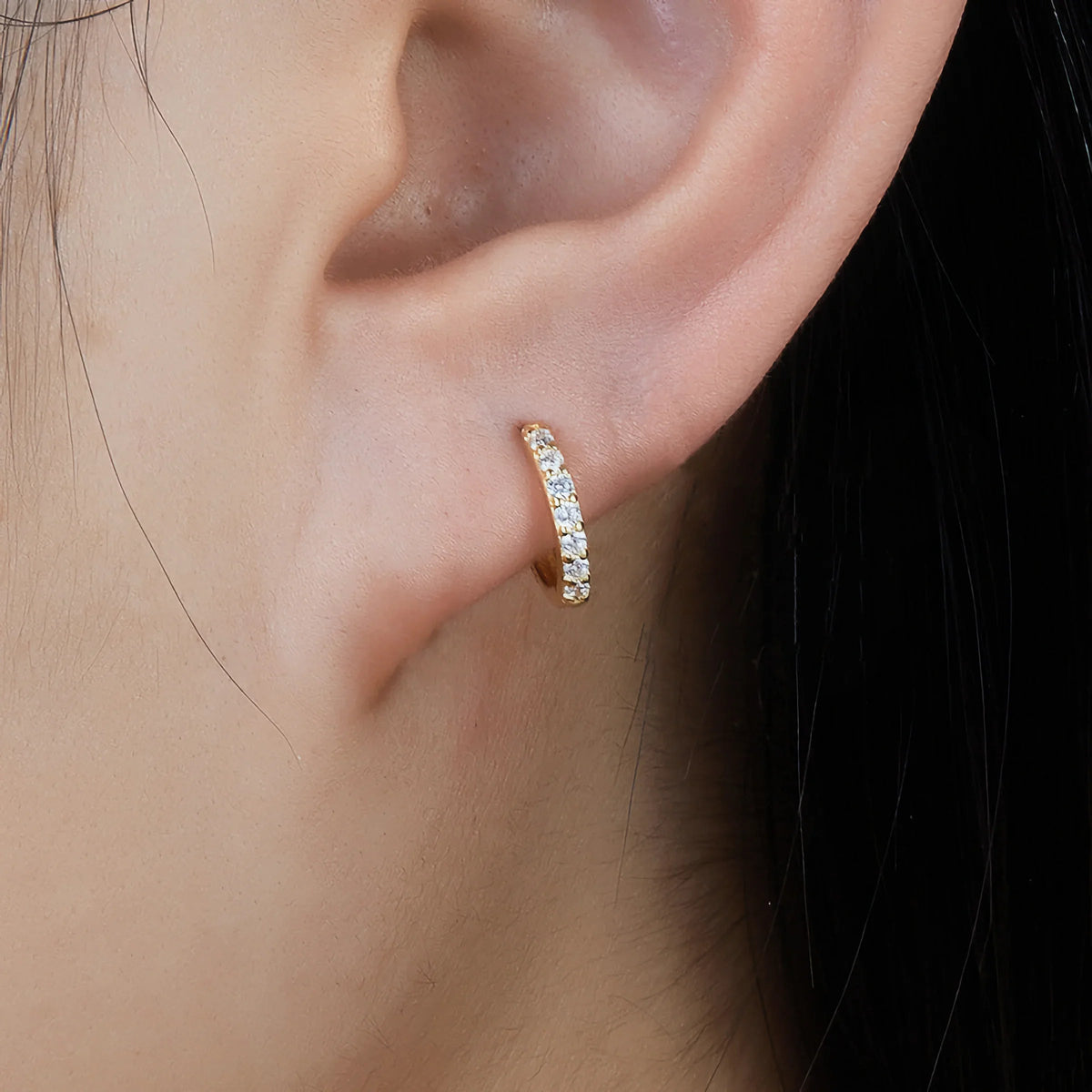 [Royal&Vicky]Alexandria Huggie Earrings