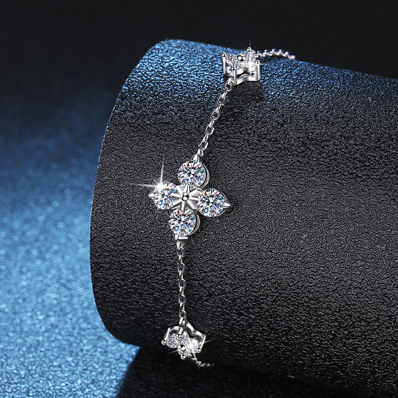 [Royal&Vicky]CLOVER LUCKY CHARM MOISSANITE BRACELET