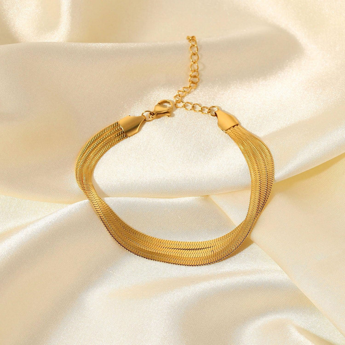 {
  "[Royal&Vicky]Abella Gold Bracelet": "[Royal&Vicky] アベラ ゴールド ブレスレット"
}