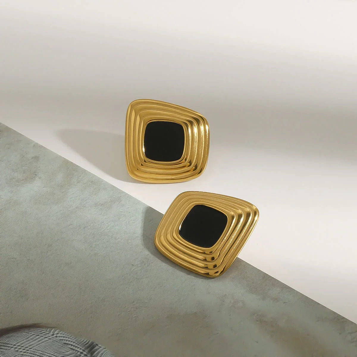 [Royal&Vicky]Geometrische goldene Sylvie-Ohrringe