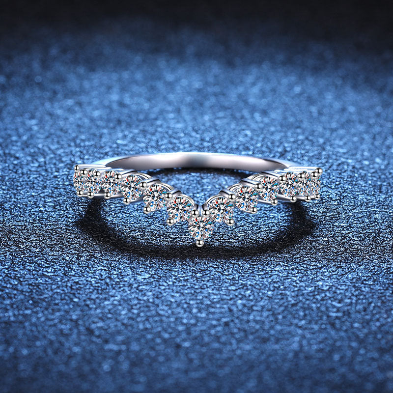 [Royal&Vicky]ELEGANT V-SHAPED CHEVRON MOISSANITE RING