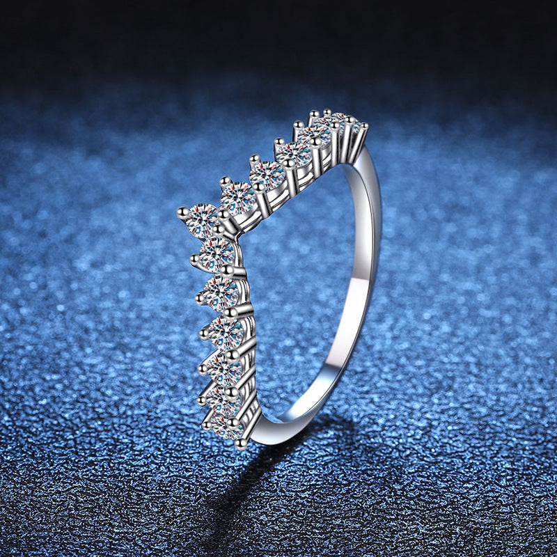 [Royal&Vicky]ELEGANT V-SHAPED CHEVRON MOISSANITE RING