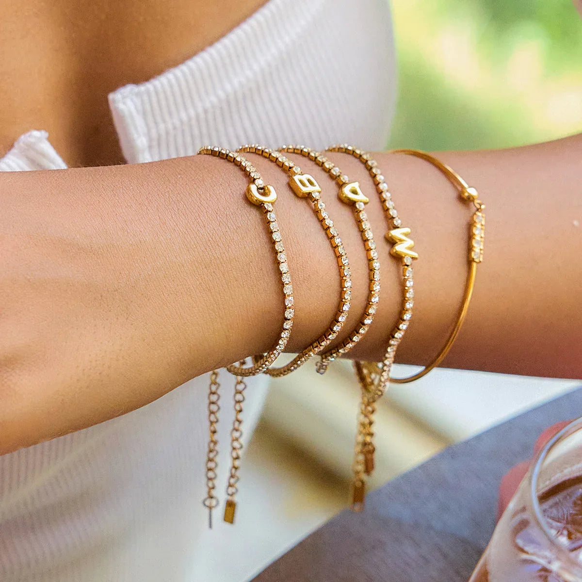 [Royal&Vicky]Avaria Tennisarmband mit Buchstaben-Anhängern