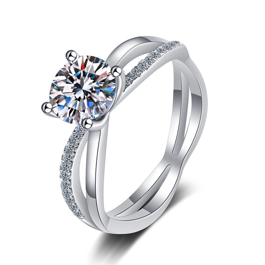 [Royal&Vicky]ELEGANT 4-PRONG CROSSOVER MOISSANITE ENGAGEMENT RING