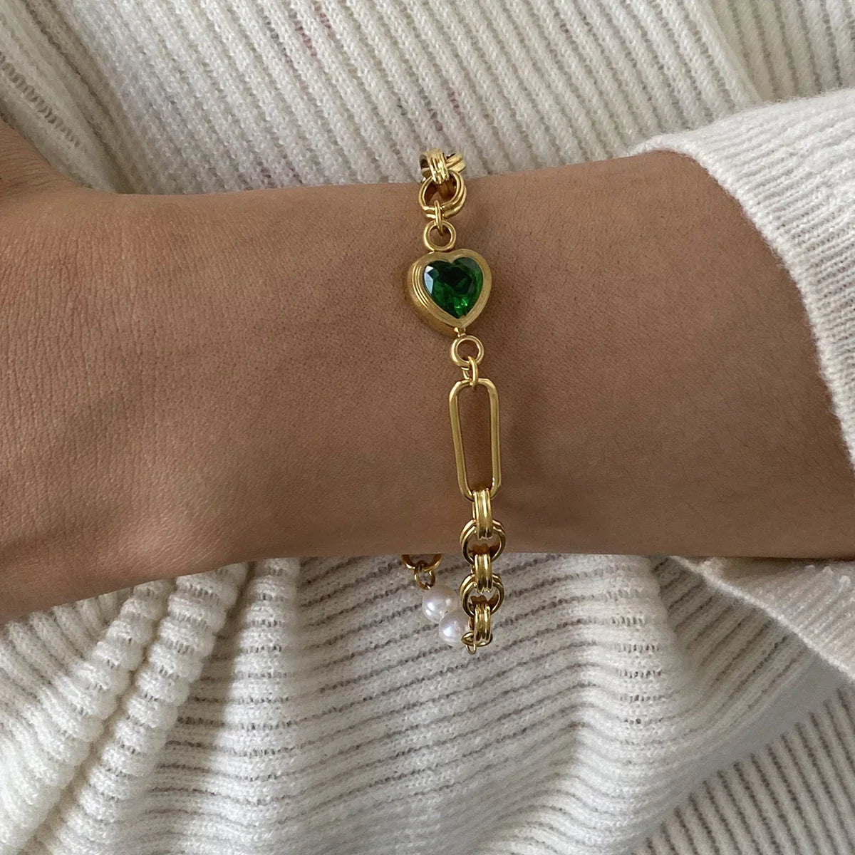 {
  "[Royal&Vicky]Maddison Pearl Chain Gold Bracelet": "[Royal&Vicky] マディソン パールチェーン ゴールドブレスレット"
}